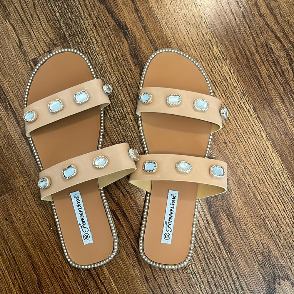 NWOT Boutique Brown Silver Stud Flat Sandals Sz 10/11